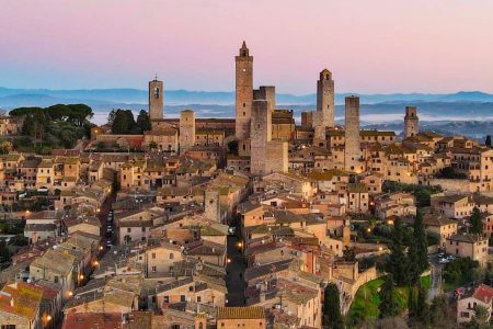 San Gimignano, stretta sulle guide turistiche abusive
